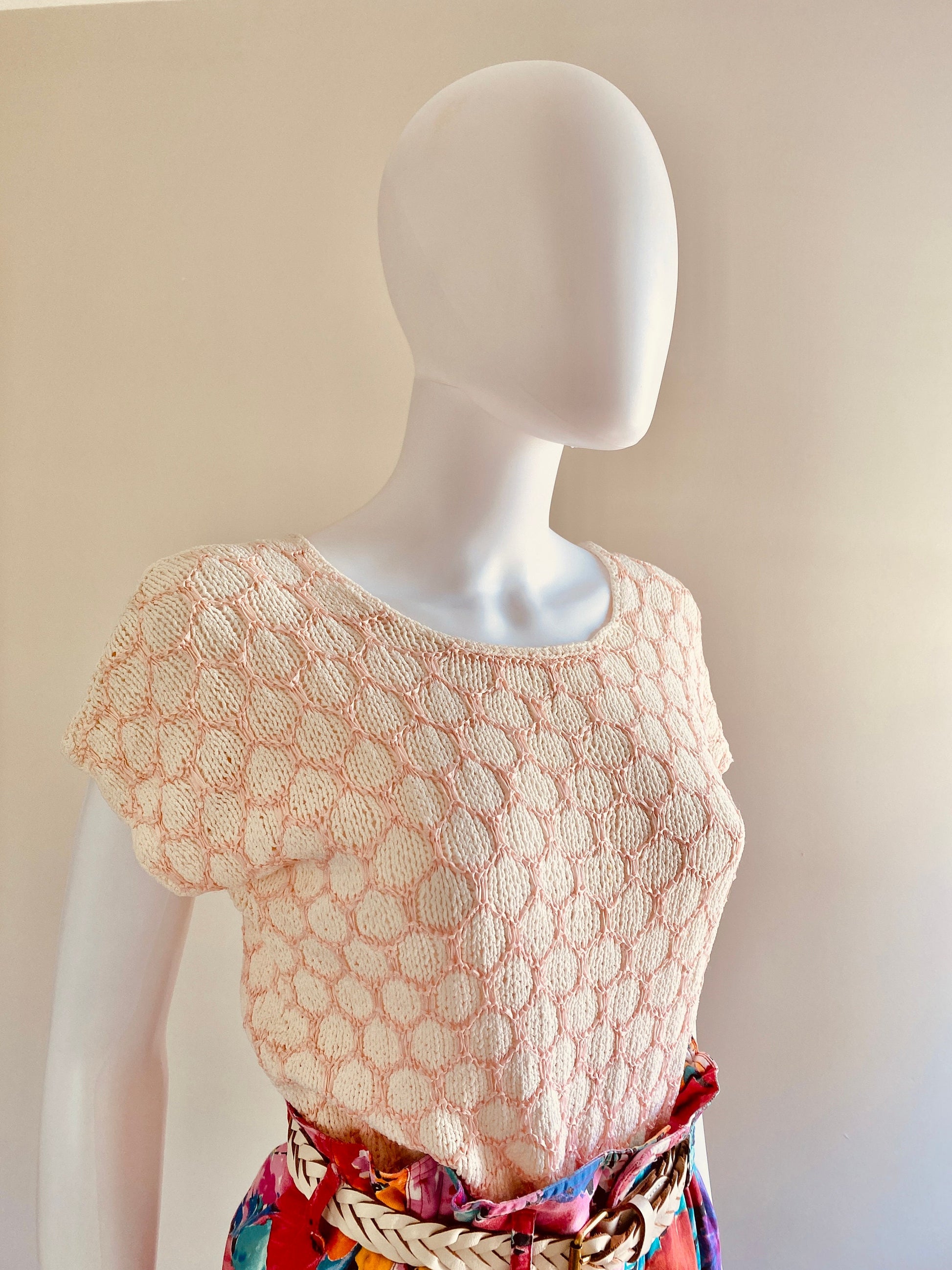 Vintage 1980s Pink and White Rayon Knit Keyhole Sweater / 80s retro lightweight top / Size S M