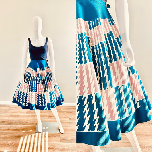 Vintage 1950s Circle Skirt / 50s retro houndstooth print skirt / Size XS